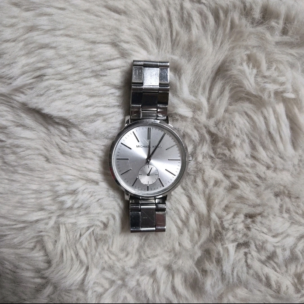 Michael Kors Watch Silver Tone Classic Preppy Minimalist MK-3499 Quiet Luxury ✨️